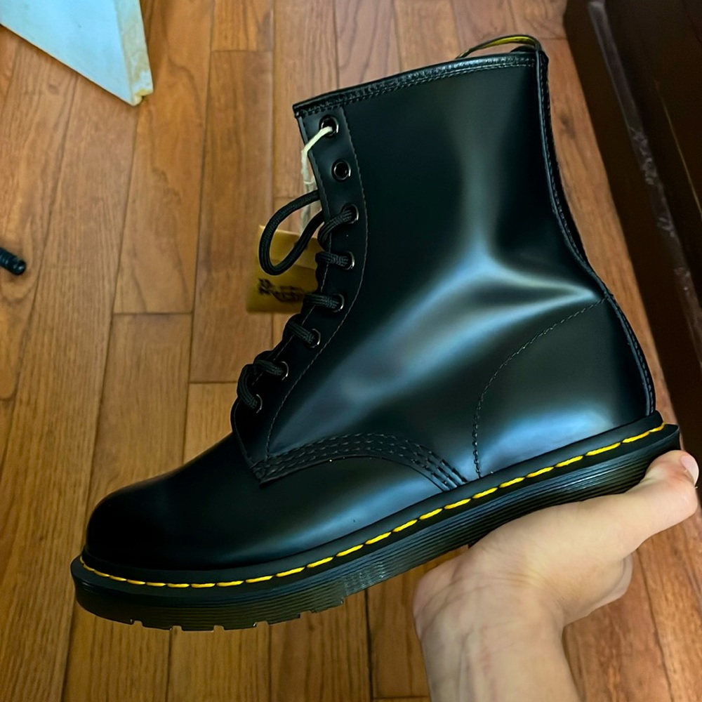 Dr. Martens 1460 smooth leather lace up boot